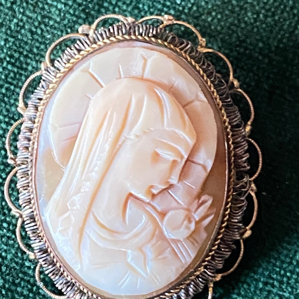 Cameo brooch/pendant of Madonna Silver filagree frame